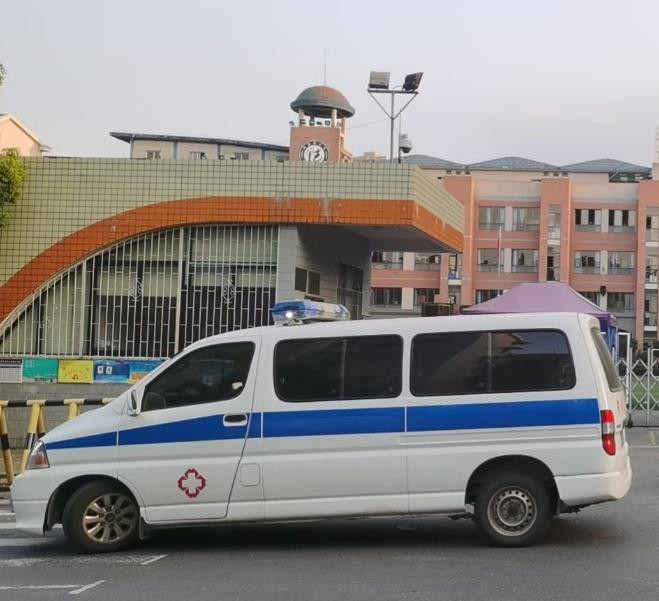 路南救护车出租护送骨折病人一公里多少钱